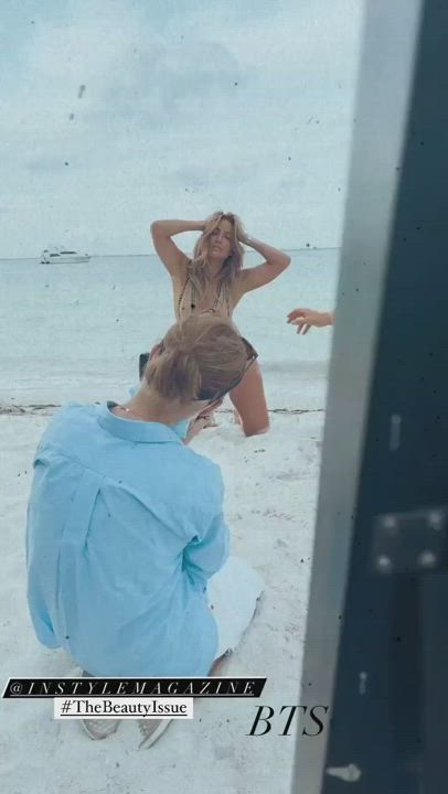 Bikini Cleavage Jennifer Lopez clip