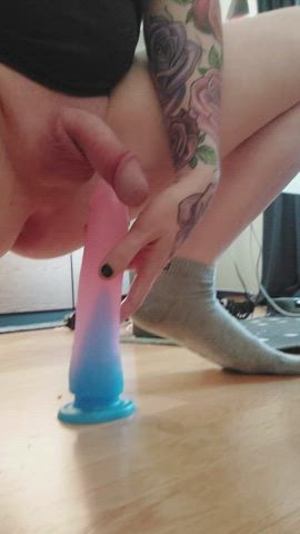 Trying out my new dildo :3