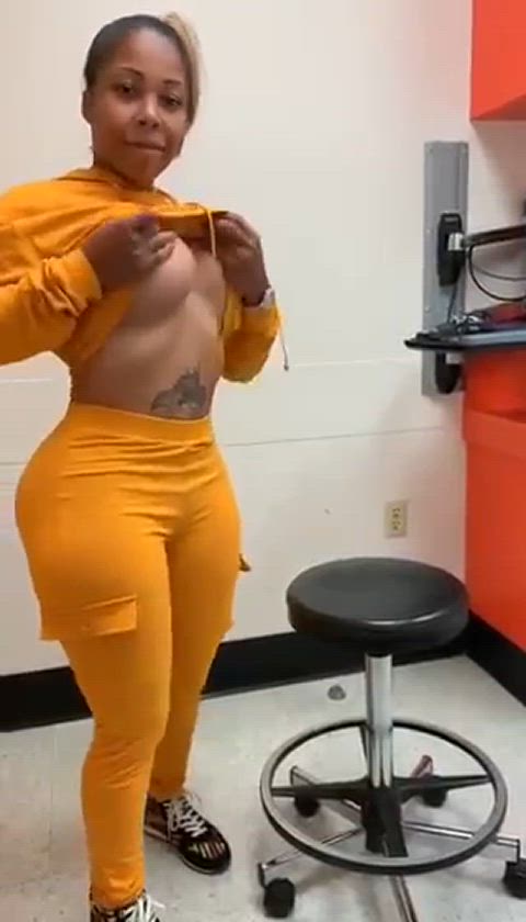 Big Ass twerking in the Dr office
