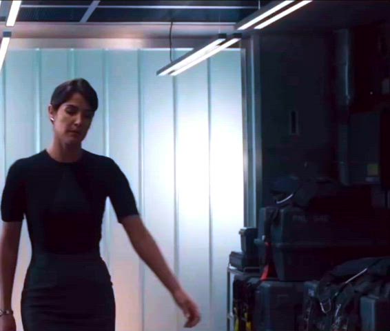 celebrity cobie smulders walking clip