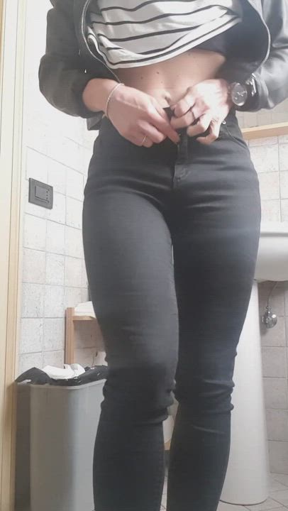 [F] I'm back at work in office. What do yo think about that? [OC]