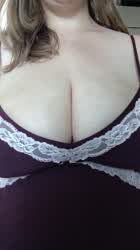 start your week off by playing with my milf tits