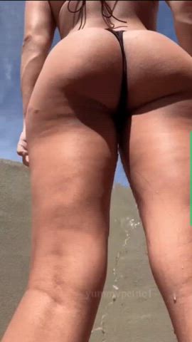 ass big ass bikini pee peeing clip