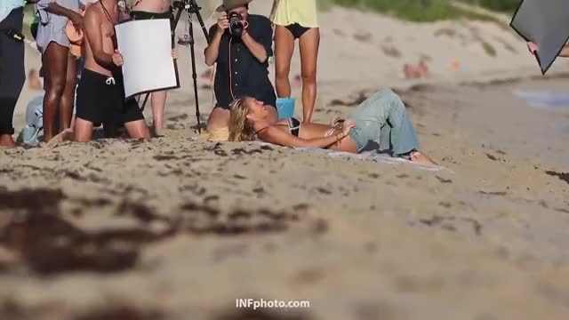 Candice Swanepoel Unbelievable Ass In Jeans During Photoshoot