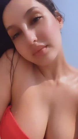 Nora Fatehi big juicy tits show ???