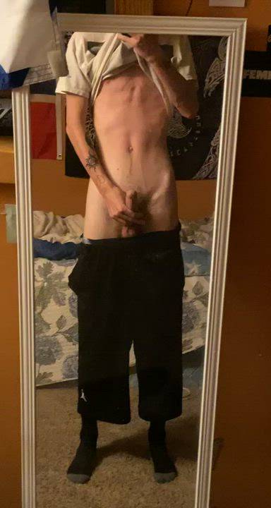 Who wants to Suck my balls rn?