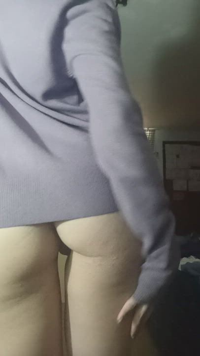 Lick my pussy from the rear and fuck me ?