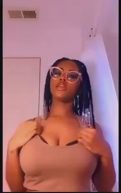 amateur areolas big tits boobs cute ebony huge tits natural tits clip