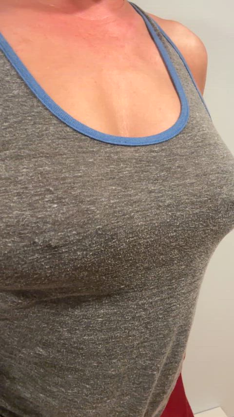 Soft mommy titties (f)