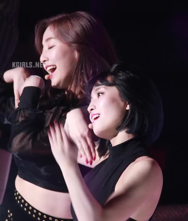 JihyoxMomo