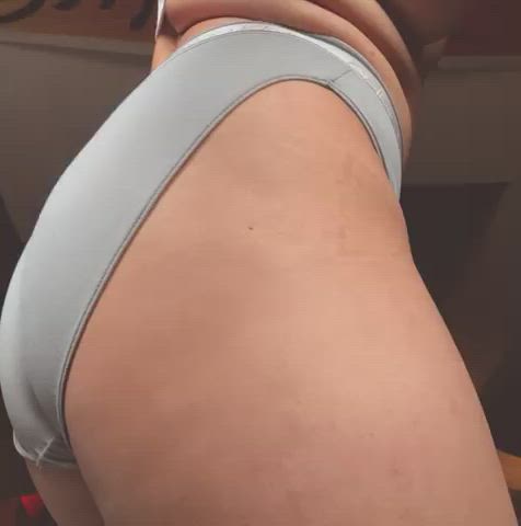 Peeling it down for you and hoping you like what you see🥺🍑😘