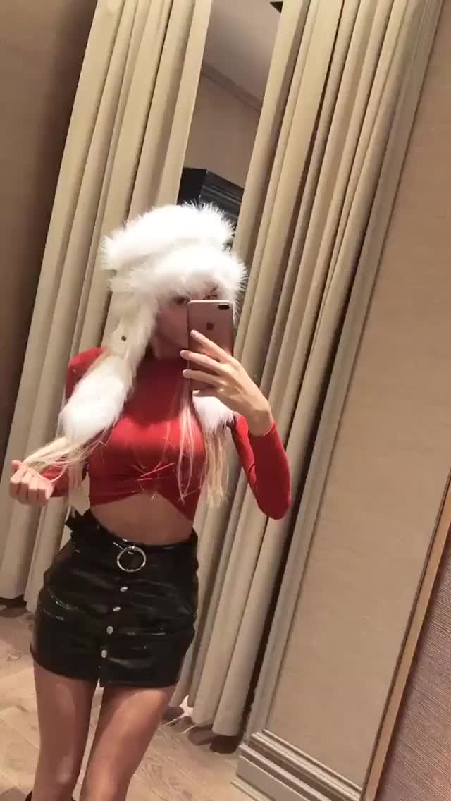Cansu Taskin - Mini Skirt, mirror selfie