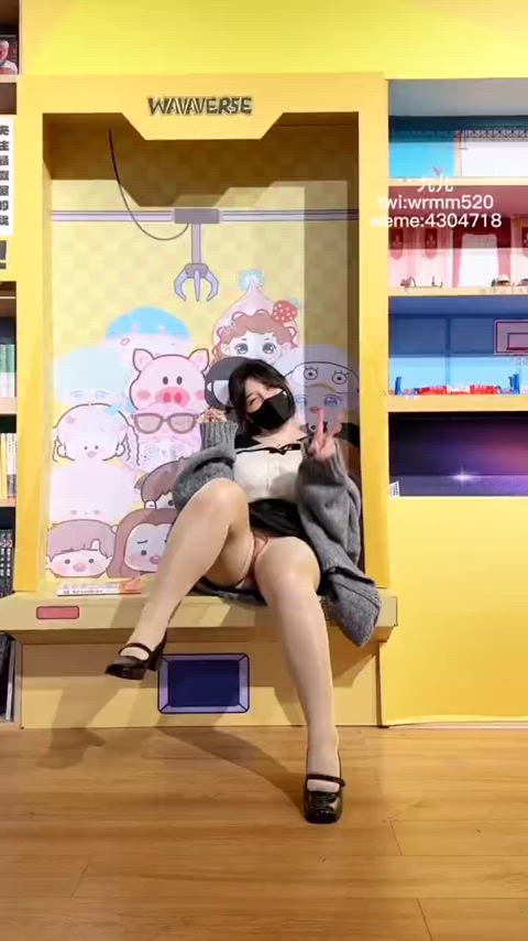 busty chinese flashing public upskirt clip