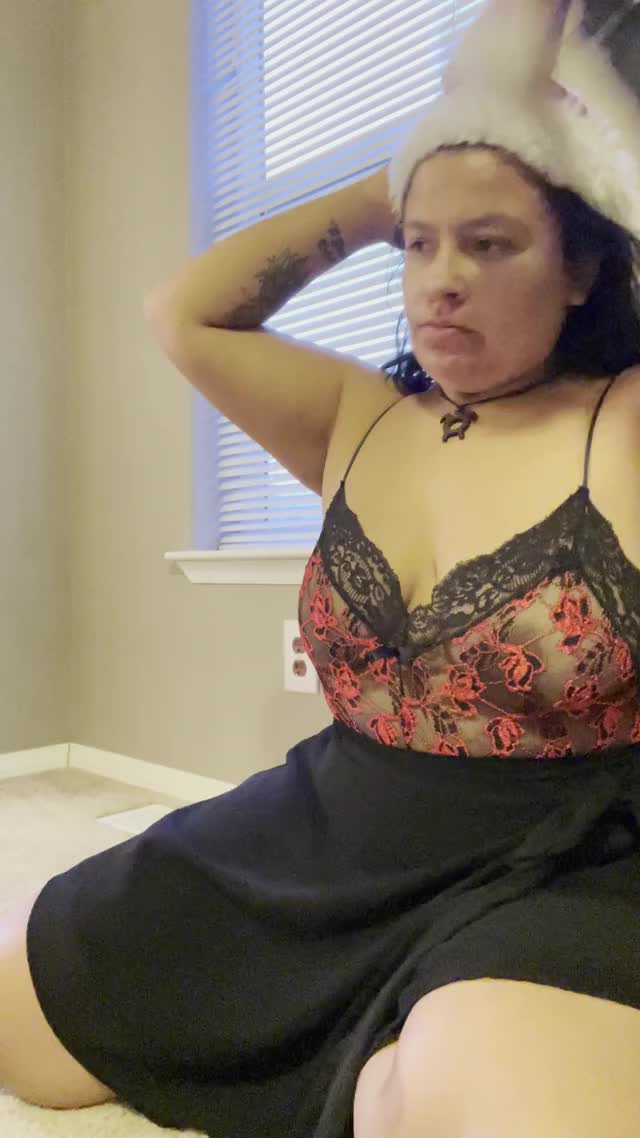 Me testing out my outfit for my live stream Christmas Eve π I test a lot of my