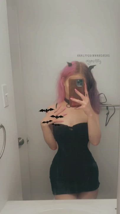 If you stopped scrolling, im your goth gf now