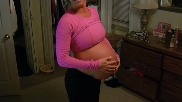 40 weeks pregnant in pink