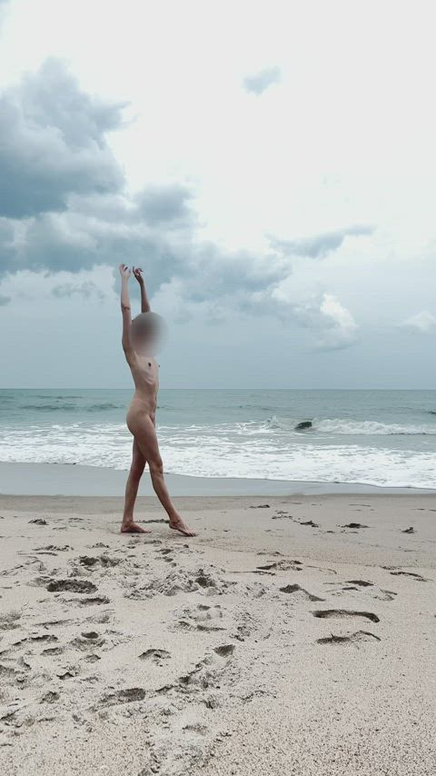 Naked cartwheels to celebrate 1k followers 😊