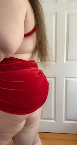Lady in red 🍑