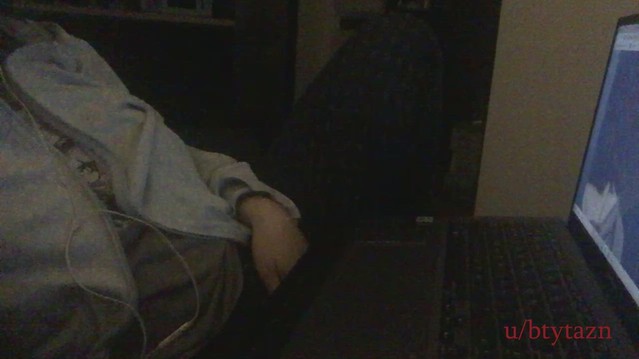 Masturbating while watching Parks &amp; Rec - and my bf plays video games in