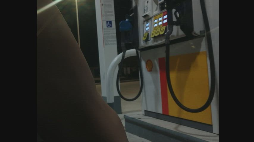 Pumping gas shorrt skirt windy