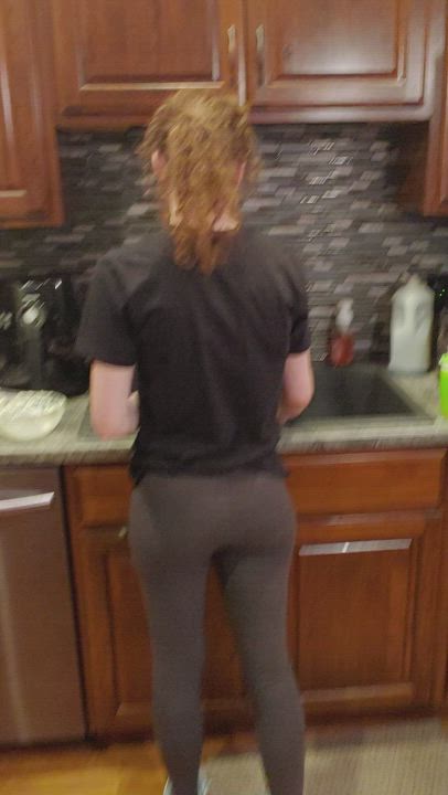 What's not to love about this sexy woman? Just doing the dishes and other household