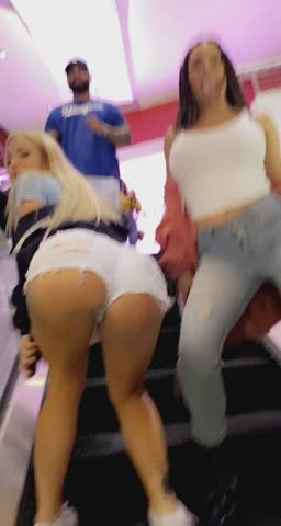 Luna Goes Crazy For Savannah's Booty 🤪