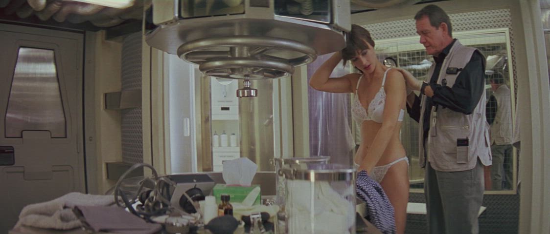 Amanda Pays' hot wet bra filling plots in Leviathan (HD, slow motion)