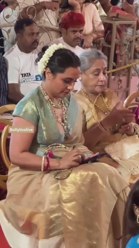 Rani Mukherji Adjusting her pallu