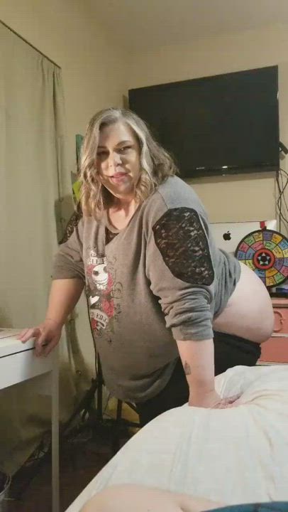 This sweet Gilf says "Its pie day March 14th.....I don't have any pie for you