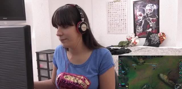 The most realistic "girl gets fucked while gaming" I've seen so far.