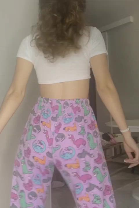 amateur ass big ass brunette bubble butt curly hair dancing teen teens twerking clip