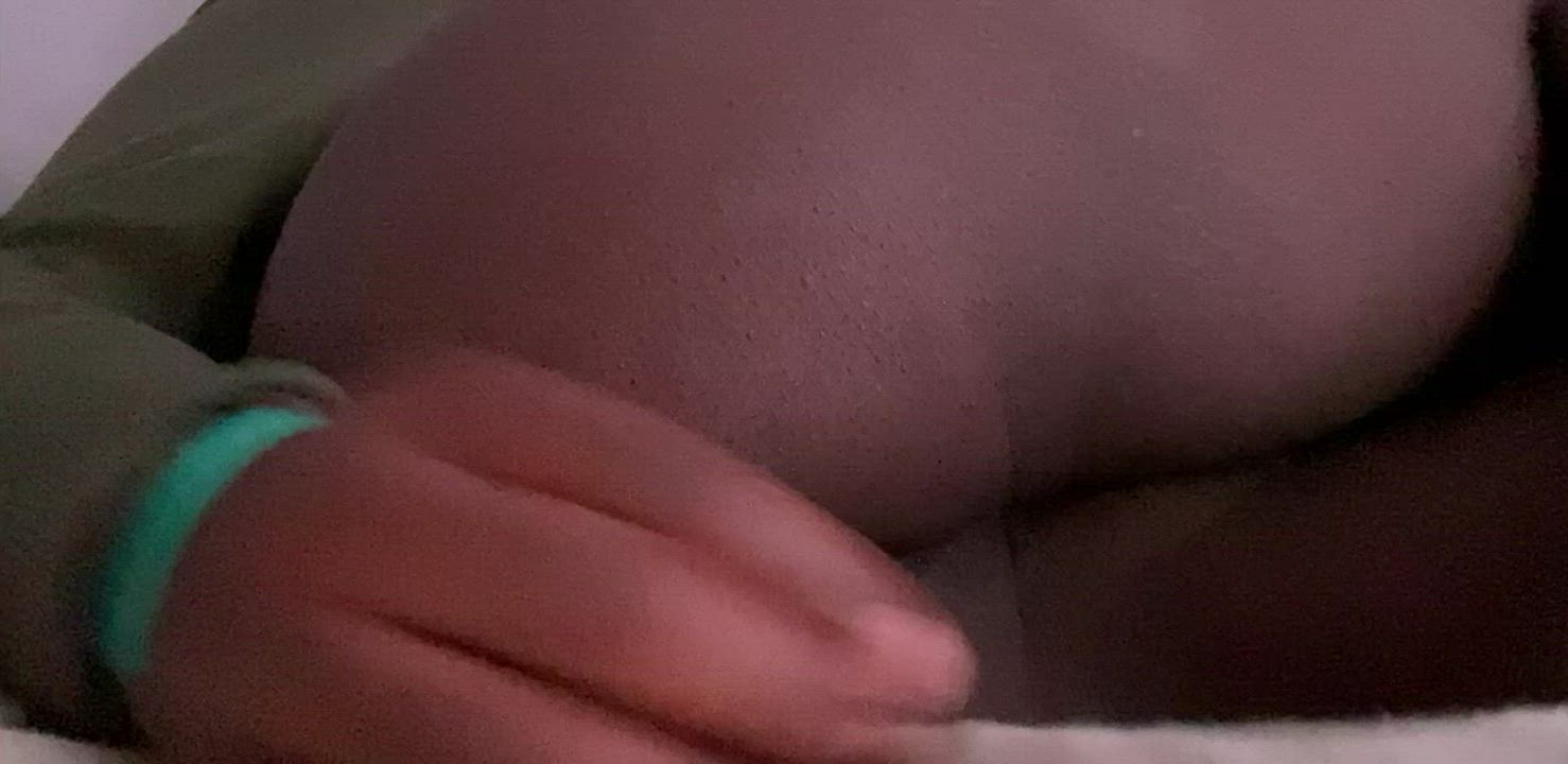 i love playing with my tight ass