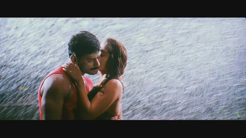indian kissing sensual clip