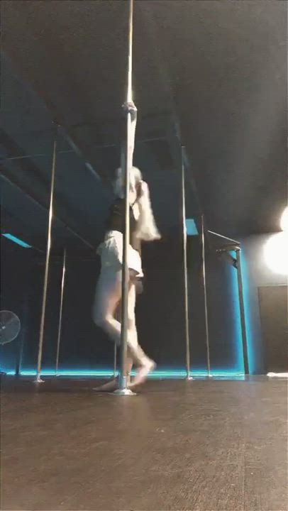 19 Years Old Australian Blonde Dancing Pole Dance Stripper Teen clip