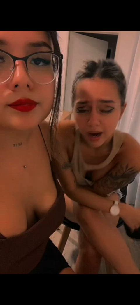 amateur big tits boobs downblouse natural tits nipslip tiktok clip