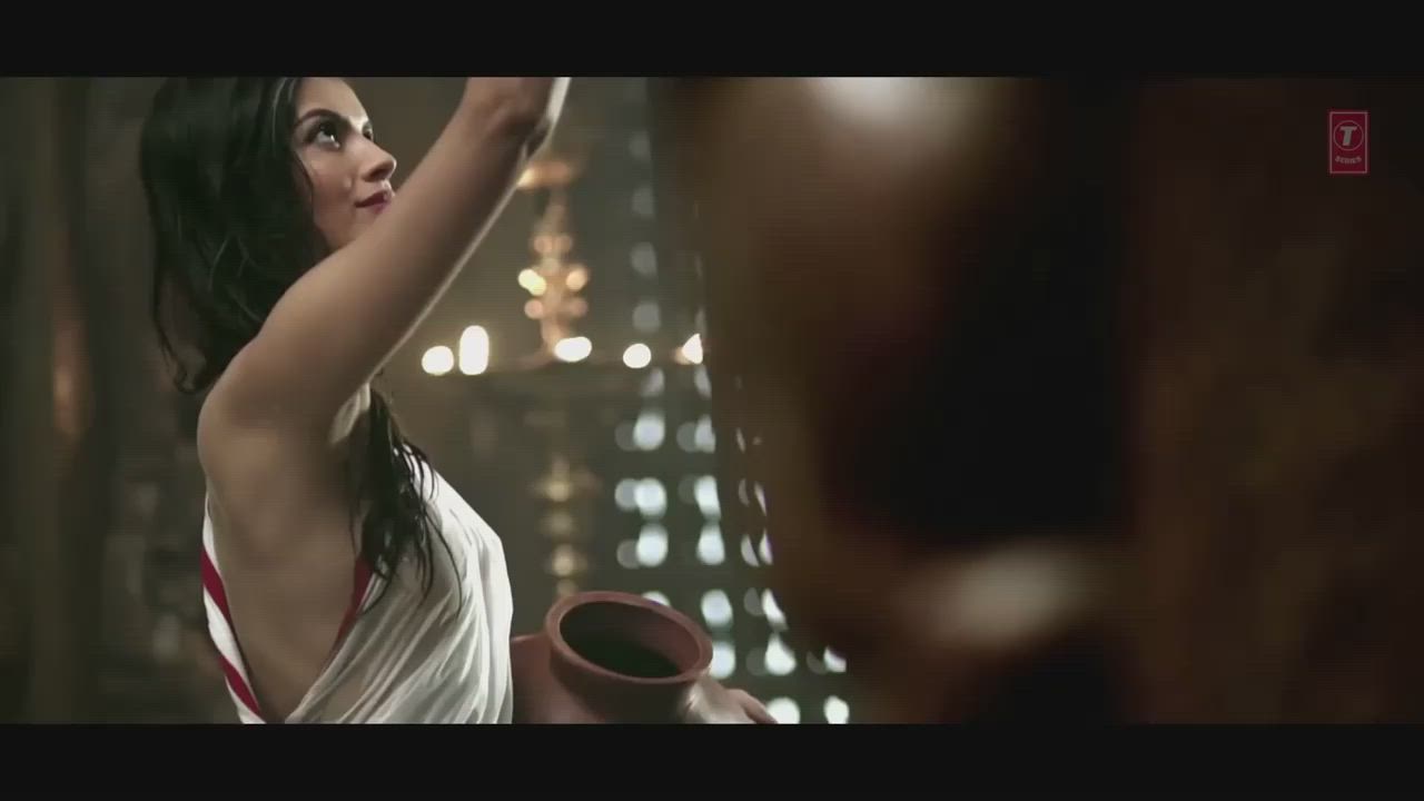 Sonali Raut's nipples in wet saree in the trailer for The Xpose