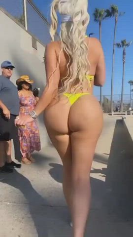 big ass bikini bouncing jiggling pawg public thick thong clip