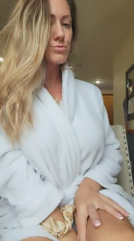 ass milf robe clip