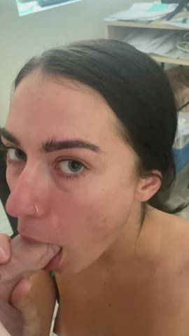 Would you let me give you a blowjob? 😋
