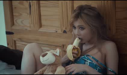 Hyuna - Banana Teasing in Slow Motion