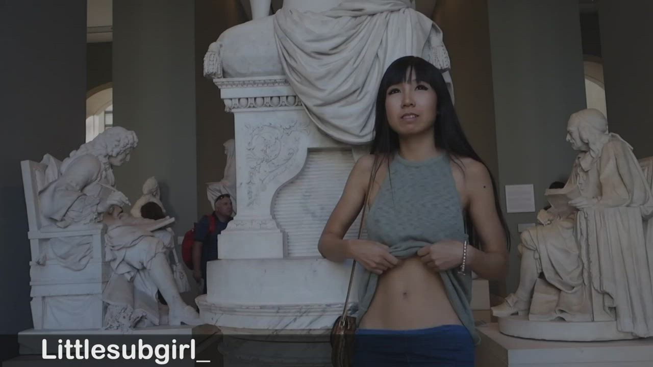Flashing my tits and pussy in public ;) [OC] - Onlyfans Littlesubgirl - Link in comment