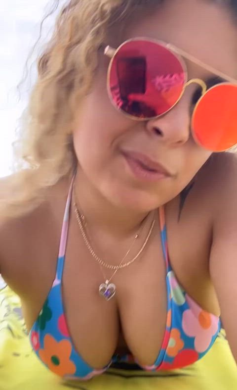 babe big tits bikini boobs cleavage huge tits natural tits tease thick tits clip