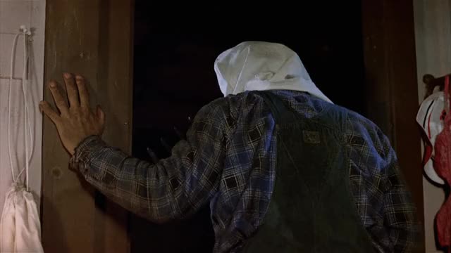 Friday-the-13th-Part-2-1981-GIF-01-14-34-jason-glance-over-shoulder