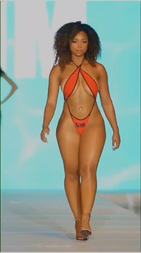 ass babe big ass bubble butt ebony natural tits walking clip