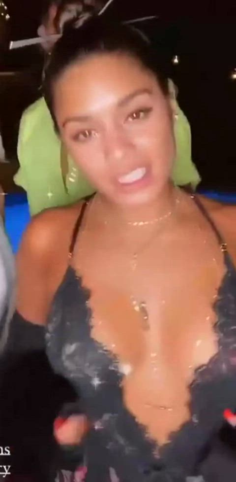 celebrity cleavage vanessa hudgens clip