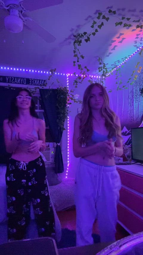 dance dancing slut teen teens tiktok tiny slut clip