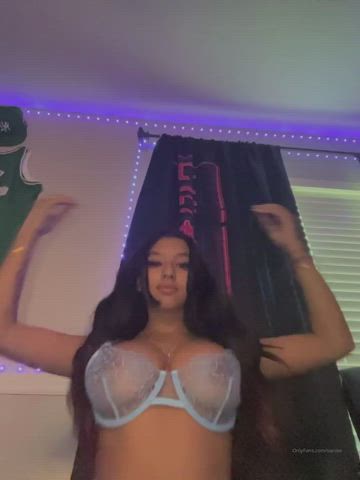 18 Years Old BWC Big Tits Boobs Latina Nipples Shaking Teen TikTok clip