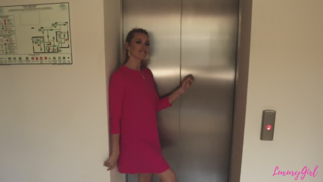 Babe Blowjob Elevator Outdoor POV Public Teen clip