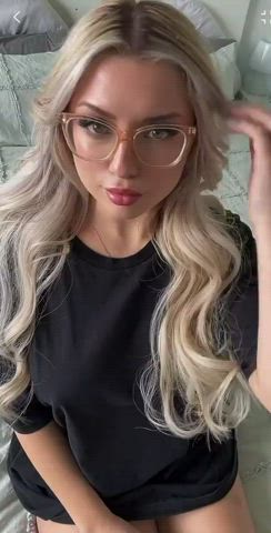 amateur big tits blonde cam cute glasses goddess long hair undressing clip
