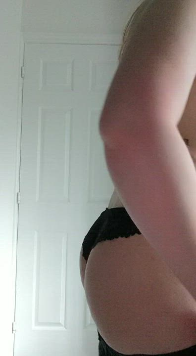 First time posting a gif. Watch my ass squeeze into jeans [F]